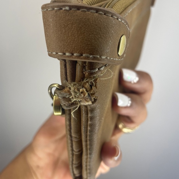 THIS IS A PROJECT: NEW-ISH ROOTS WALLET AS IS (WRISTLET NEEDS LOVE) - Picture 8 of 17